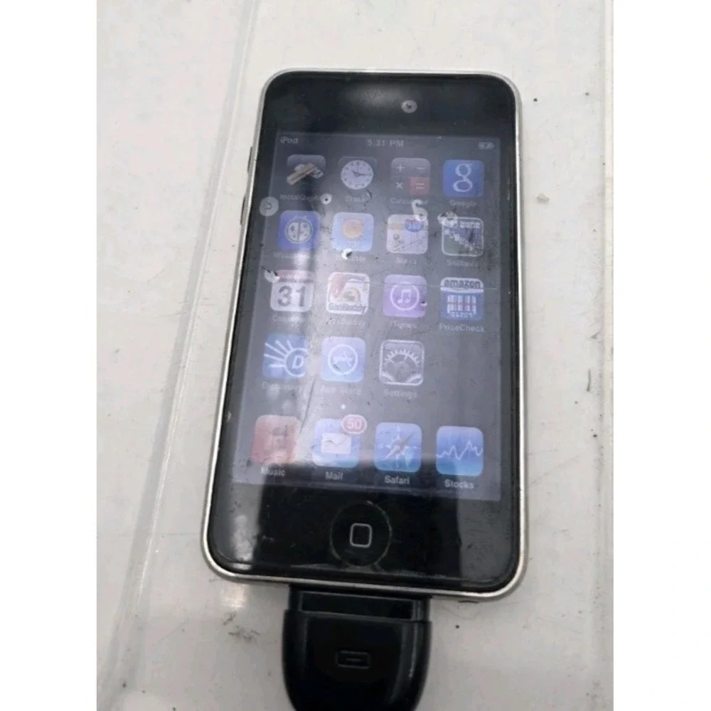6 iPods, some turn on, some don't, as in the photo.